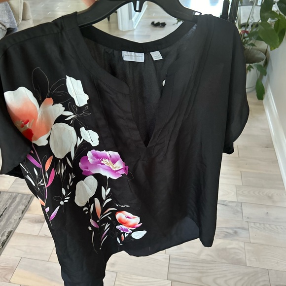 New York & Company Tops - New York and Company short sleeve floral blouse.